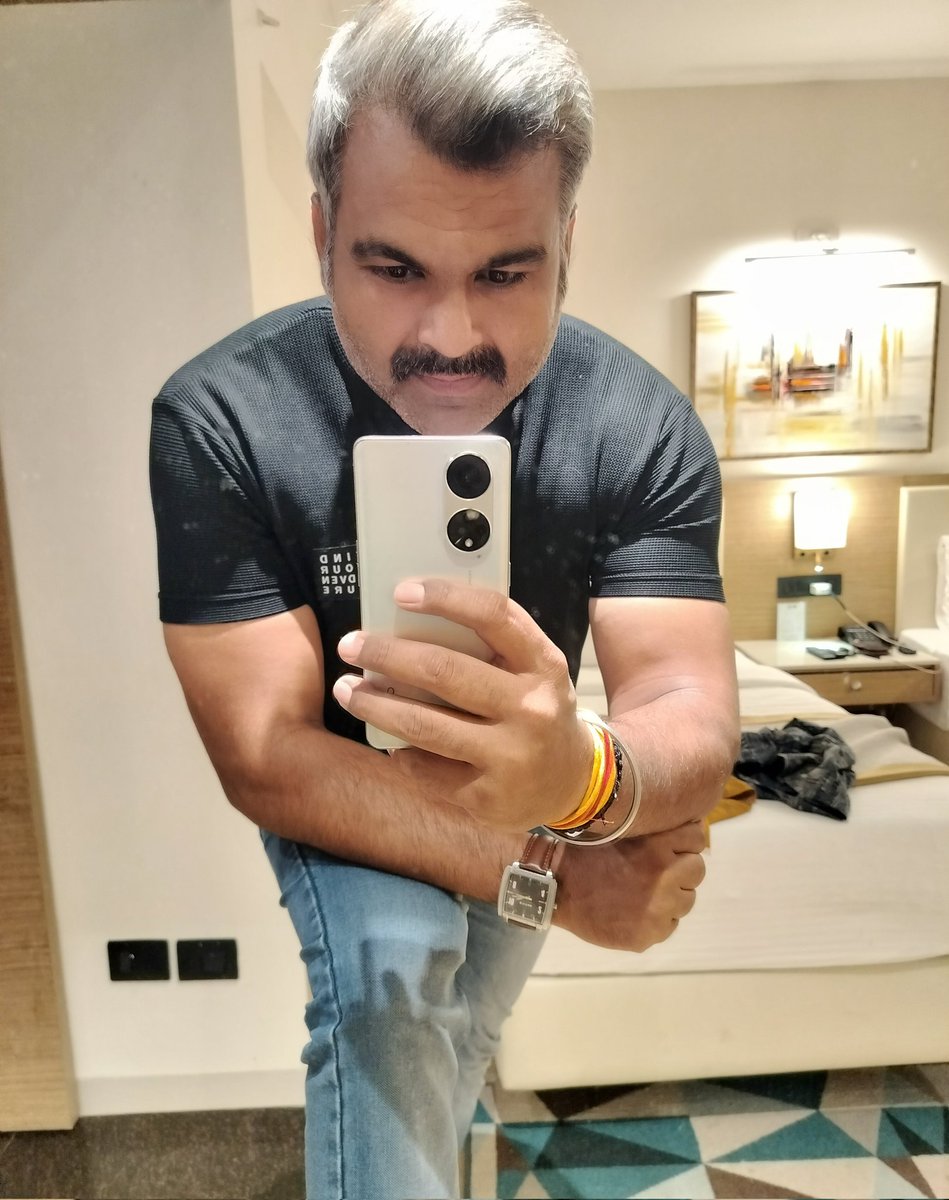 सुबह की राम राम जी,

उठो, जागो, लोहा उठाओ, मजबूत बनो, शेर बनो शेर,
क्योंकि बलि हमेशा बकरे की दी जाती है शेर की नहीं।

#MorningVibes #MorningVibe #morningstaronline #MorningGlory #GoodMorningXFriends #X