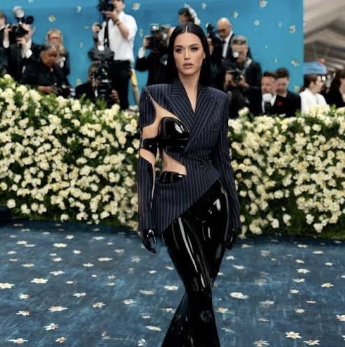 kaxishk's tweet photo. not sure about katy perry but katycats will be attending https://t.co/4YbQQ7JviT