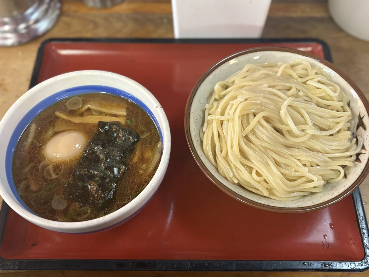 parukissimo's tweet image. 音楽まつり期間中はラーメンを控えていたのですが（特に理由は無く）、終わってすっぱ甘いラーメンが食べたくなって、家から車で15分くらいの大勝軒へ。
大勝軒のつけ麺は大学卒業したてのお金がない時期に足繁く通った店（一食でお腹を満たすため）。
思い出の味です。