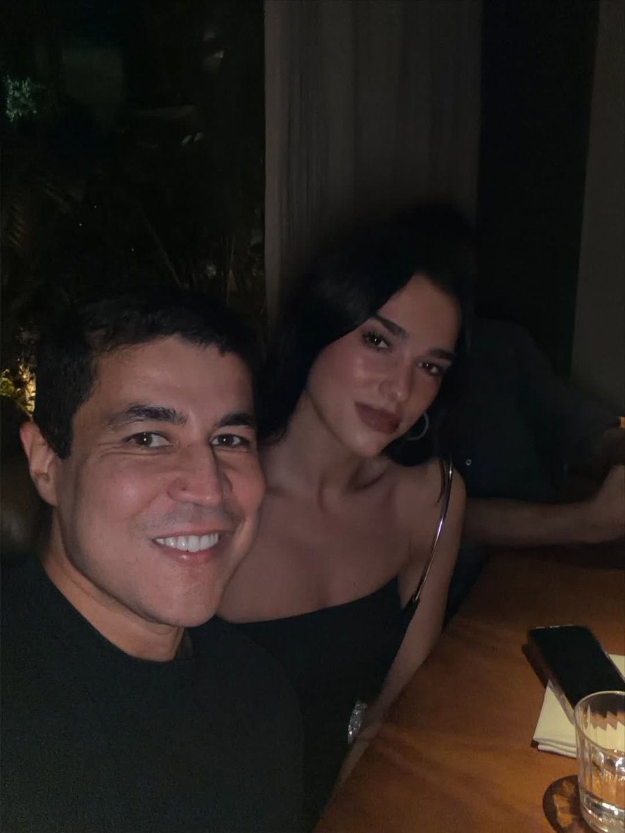 dlipahungary's tweet image. 📸 | @DUALIPA at a restaurant in Brazil earlier tonight! (via @dualipacentral_)