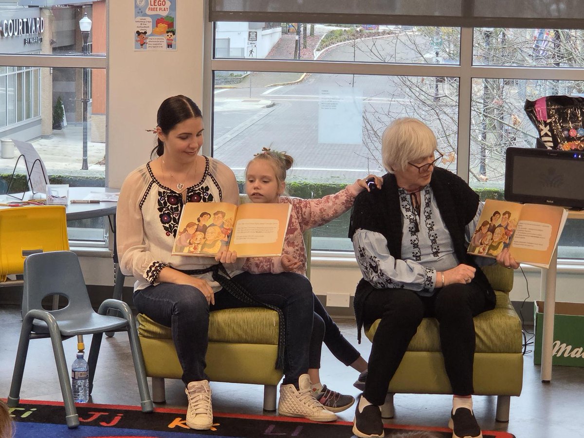 MapleDeerCanada's tweet photo. On Saturday we shared The Tale of Strong Roots at Harbourfront Library — stories, crafts, music, Ukrainian food, and so much warmth.
Thank you @cvimsnanaimo &amp; Sandy’s Ukrainian Kitchen.
Nanaimo, you feel like home 💛🌿 #strongrootsbook #mapledeerbooks #ukrainianstories https://t.co/2x3Caqn6T4