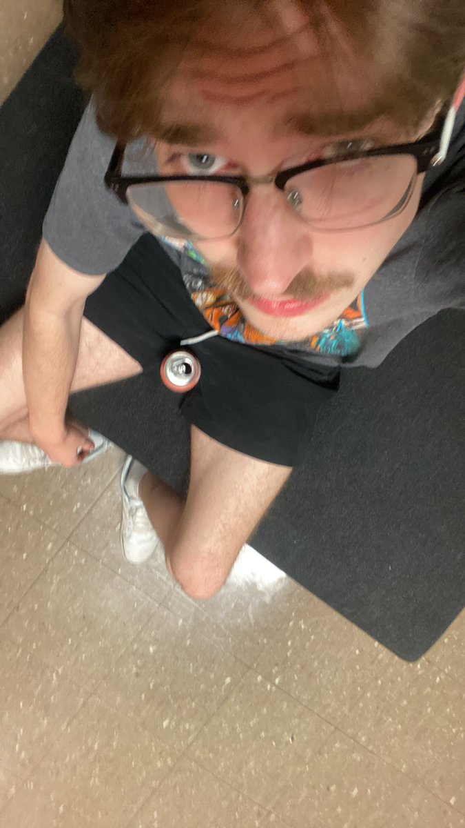 I want my boyfriends to kiss