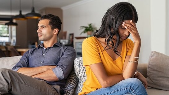 सब कुछ नहीं मिलता इस जिंदगी में,

कुछ चीज़ें मुस्कुराते हुए छोड़ देनी चाहिये...!! 🙌

!! Good Morning !!  🫶  ❤️