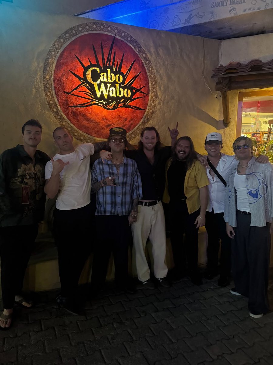 5SOSUpdES's tweet image. ◜📢◞ #INFOSOS — #CalumHood y #AshtonIrwin estuvieron de visita en Cabo San Lucas, México, para la fiesta de despedida de soltero de Jordan Greenwald 🇲🇽💒

🔗: instagram.com/p/DRLAidYEjOC/
🔗: instagram.com/stories/jordan…