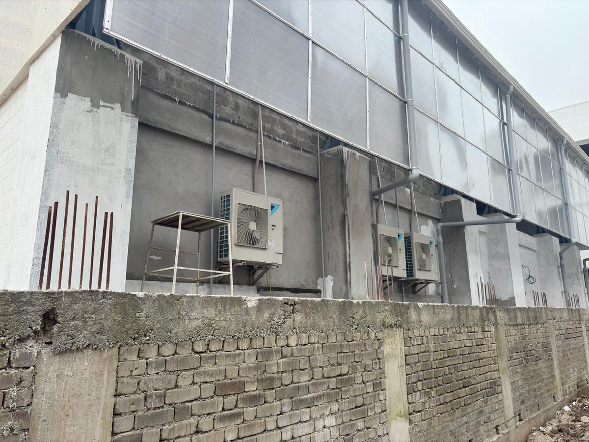 imranhindu's tweet image. TAISHA-II at Virugambakkam in Chennai is a housing complex constructed by TNHB for high income group &amp;amp; occupied by All India Service officers, judges &amp;amp; others. Now, there&apos;s a serious dispute among residents over construction of a badminton &amp;amp; squash court allegedly on OSR land.