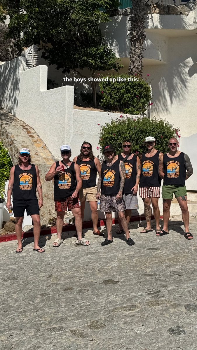 5SOSUpdES's tweet image. ◜📢◞ #INFOSOS — #CalumHood y #AshtonIrwin estuvieron de visita en Cabo San Lucas, México, para la fiesta de despedida de soltero de Jordan Greenwald pt. 2 🇲🇽💒

🔗: instagram.com/p/DRLAidYEjOC/
🔗: instagram.com/stories/jordan…