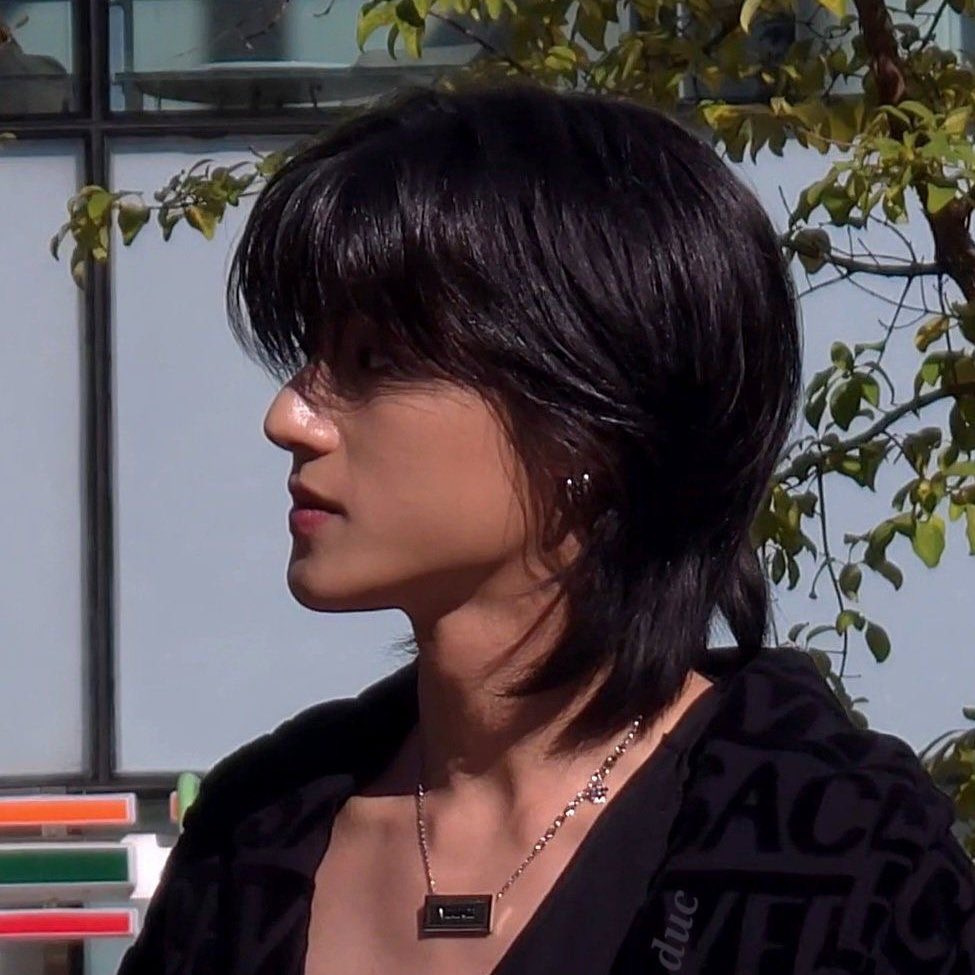 his hair is curling we’re on the way we’re on the fucking way