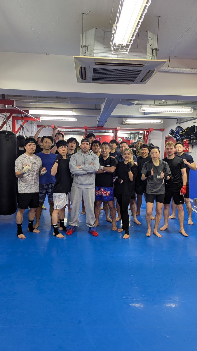 scramble_kick's tweet photo. 土曜日のスパーリングセッションは本当に最高でした。
18人以上が参加してくれました！
ぜひ気軽に参加して、一緒にエネルギーを共有し、成長していきましょう。🥊🔥 https://t.co/5E6RyUhJKK