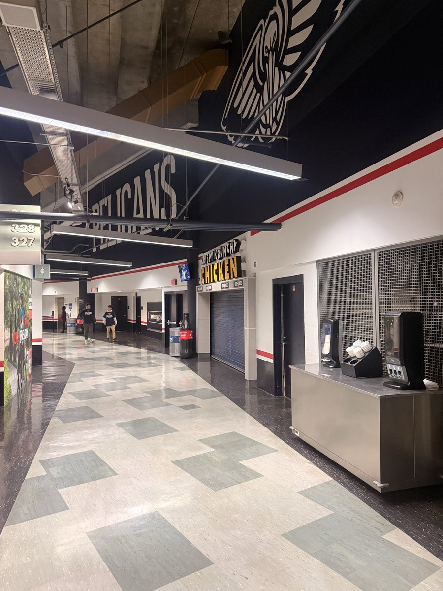 The_EZ_Life_'s tweet image. It’s the first quarter and they aren’t even offering concessions