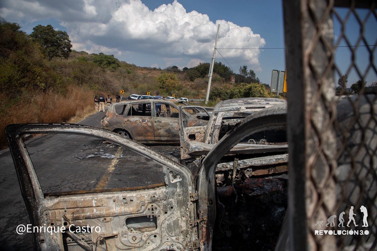 Eco1_LVM's tweet image. 🚨🚨🚨-Michoacán-

Habrían sido unos 16 bloqueos, 2 patitiesos y varios vehículos calcinados el resultado del operativo contra &quot;El Camaleón&quot;

La mayoría de bloqueos se registraron en la Región Bajio y en zona lacustre de Pátzcuaro.