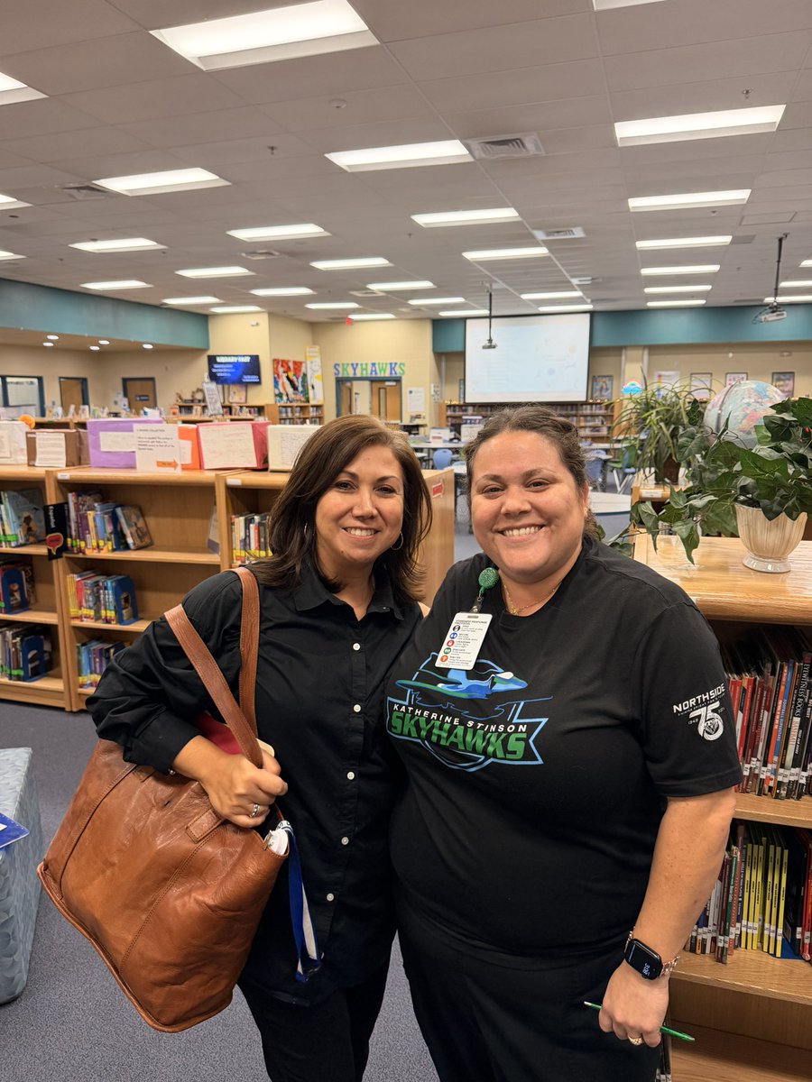 Electives Spirit week-monochromatic Monday 💜#skyhawkpride #vhawks