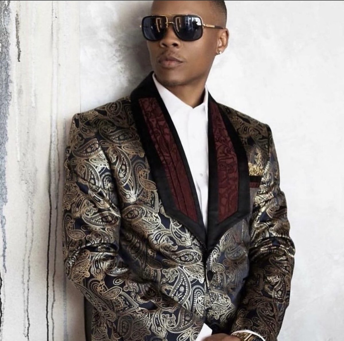 NE4Life6's tweet photo. Wishing @RonDeVoe A Very Happy &amp; Blessed Birthday https://t.co/vMJF8ELnZS
