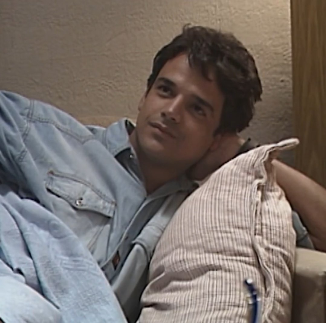 classictvbr's tweet image. como eu posso ser tão péssima com datas e não lembrar nem do aniversário de o dono do mundo?