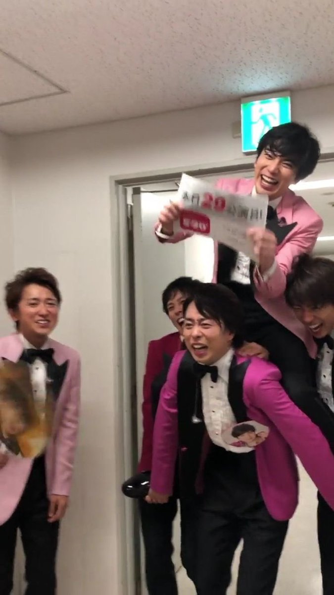 ko___12ni's tweet photo. #グループの末っ子が誰かひと目でわかる写真 https://t.co/pBtyaykVa2