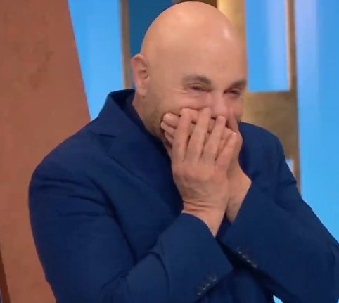 crischuperez's tweet photo. "Cuando se cocina con vino blanco, le tengo envidia a la comida."

Andy Chango. Pensador contemporáneo.
#MasterChefCelebrityArgentina https://t.co/kVVL38kvvc