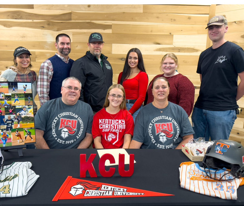 dqsoftball3's tweet image. Officially official! ✍️❤️ @GoKnightsSB @TNELITE2026 @CoachMike_FCS @LadyCommanderSB @NCSACoachDaily