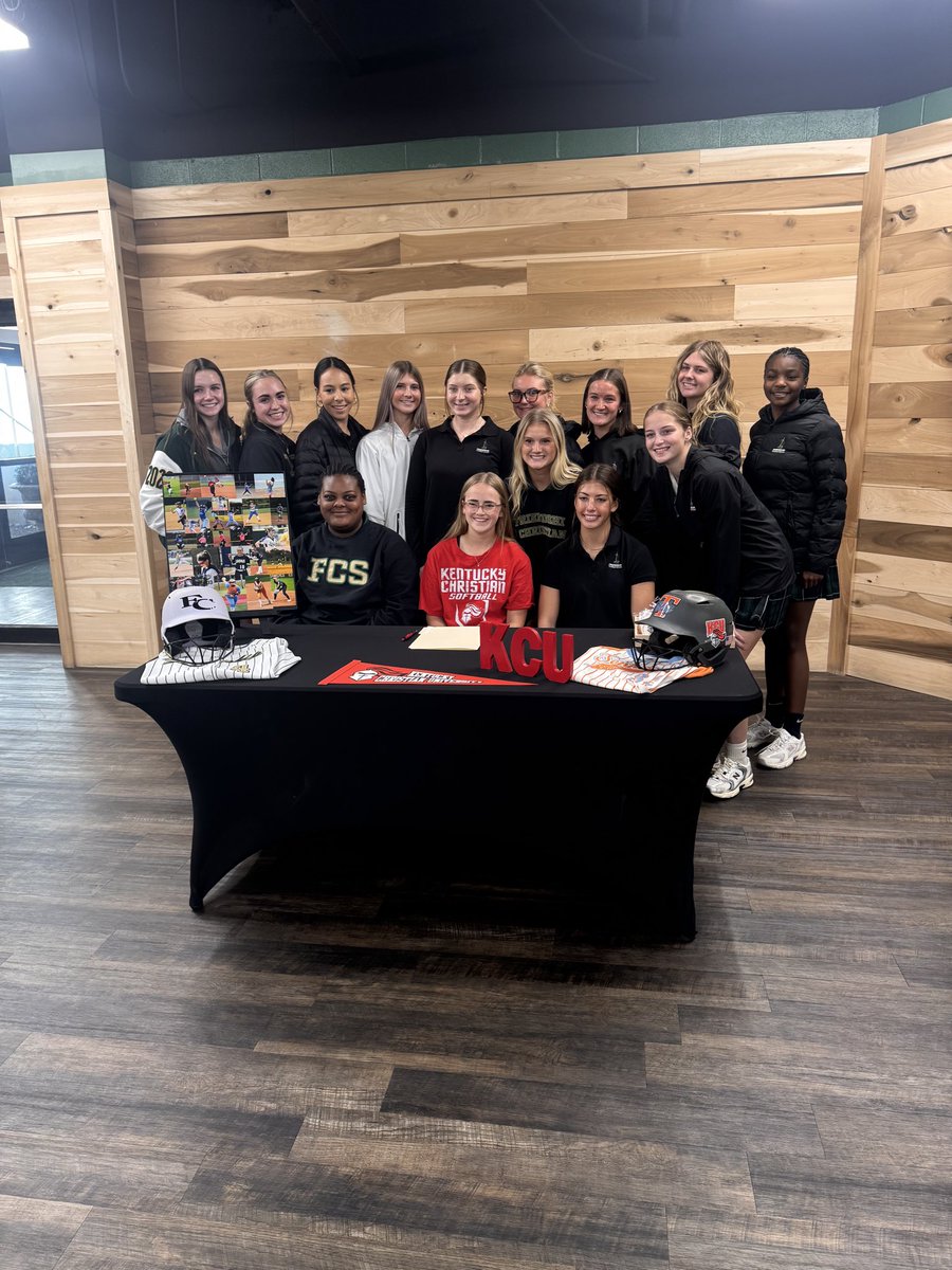 dqsoftball3's tweet image. Officially official! ✍️❤️ @GoKnightsSB @TNELITE2026 @CoachMike_FCS @LadyCommanderSB @NCSACoachDaily