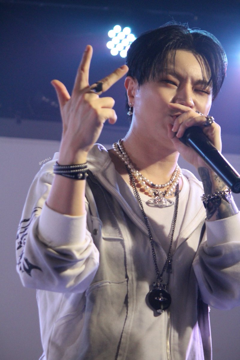 M396s's tweet photo. 251116 Osaka
 😎🤟🏻🎸⚡️

#HANSE #한세 #ハンセ
#DOHANSE #도한세 https://t.co/vuaWpASl9I