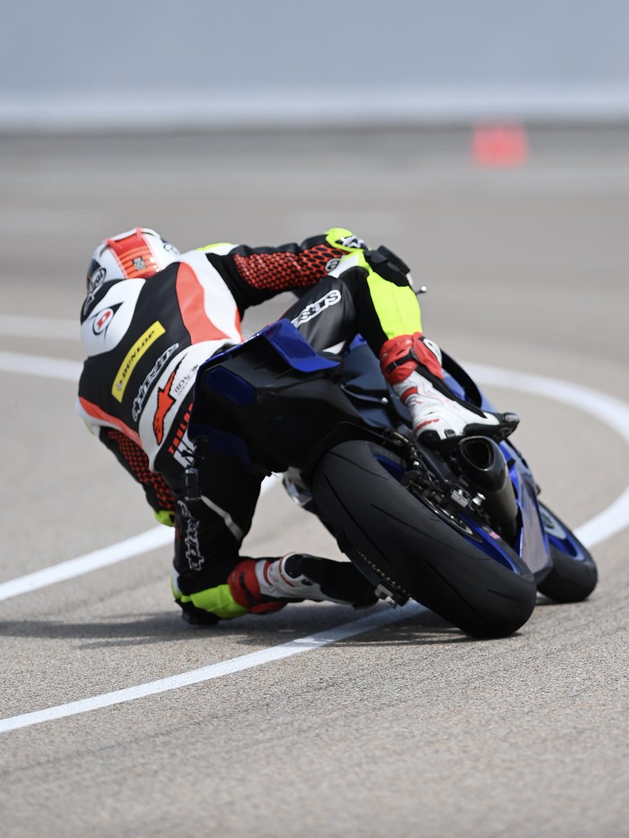 Born on the track. Raised for the road. The Sportmax Q5S

#RideDunlop #RaceDunlop #Sportmax #Q5S #DunlopQ5S #MotorcycleTires