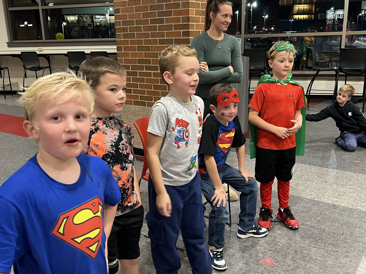 MuskegoFBLA's tweet photo. Great night of fun with Superheroes &amp; Supermoms! https://t.co/38867Bfmkf