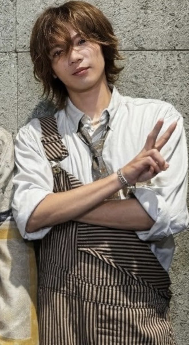 RnKHJz9jscnGDqU's tweet photo. #Niらいぶ #Niらいぶ_宮城
と同じ日、私もお芝居本番でした。
開演第一声は私💦
宮城に届けとばかりに声を張り、つかみはOK👍🏻
Number_i と同じく、お客様も演者も楽しめた幸せなステージとなりました🥹💖
ウチの劇団のBOSS
偶然にも衣装が…笑笑
#惑星と薄明
#FOXWORKS https://t.co/Zm1Oag3RNa