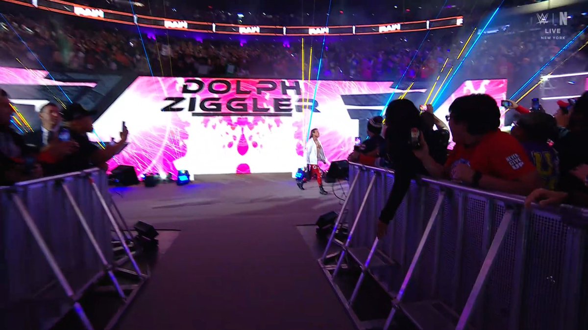 RogueSugahPunk's tweet image. DOLPH ZIGGLER IS HERE IN THE GARDEN #WWERAW