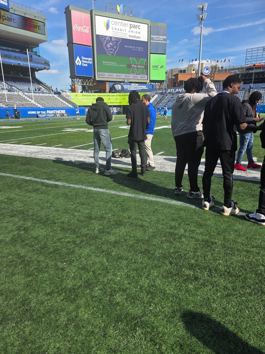 Dland_duke's tweet photo. Had a great Saturday GameDay with @GeorgiaStateFB and enjoyed the atmosphere. Thanks for the invite again, @Enrique__Davis @DellMcGee @KellyB125 @woodathleticsSC @PlayBookAthlete https://t.co/LAaaK7AuoS
