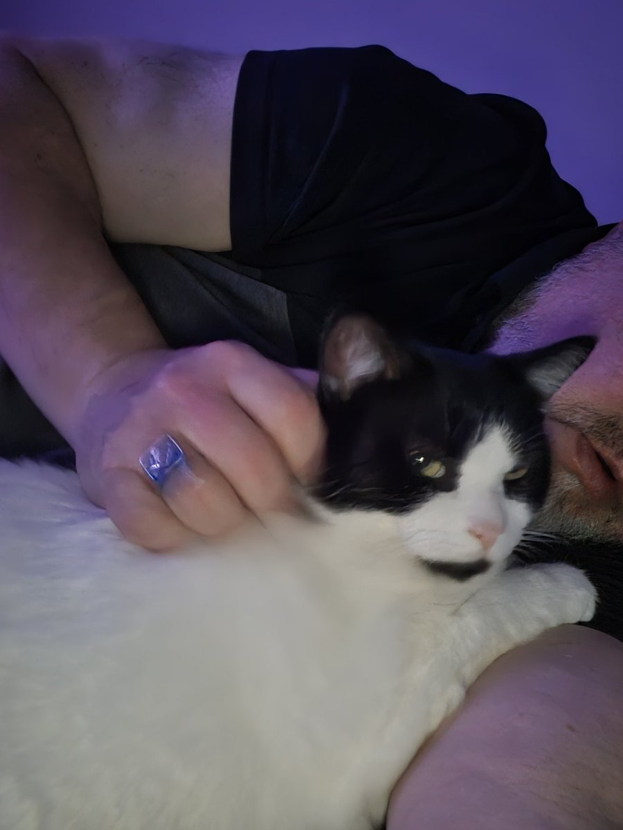 bigdurtynerd's tweet image. I think I may have a new girlfriend! Say hello to Tia!