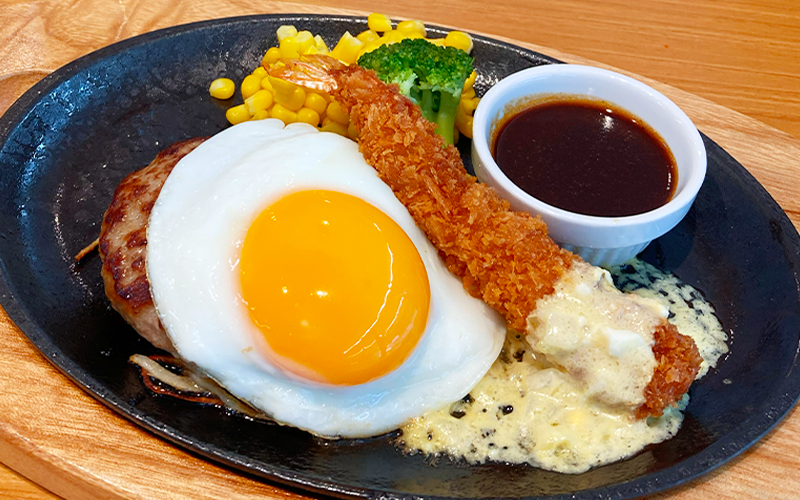 私の今日のランチは 🍖ハンバーグ 🍳目玉焼き 🦐海老フライ が楽しめる