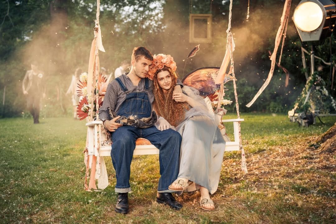 v_silva45116's tweet image. MAXTON HALL MONDAY

Novas fotos promocionais do próximo episódio de Maxton Hall! JAMES BEAUFORT E RUBY BELL NA FESTA DA PRIMAVERA DO EPISÓDIO 5 DA 2ª TEMPORADA DE MAXTON HALL ✨✨✨

#RubyJames #MaxtonHallMonday #MaxtonHall