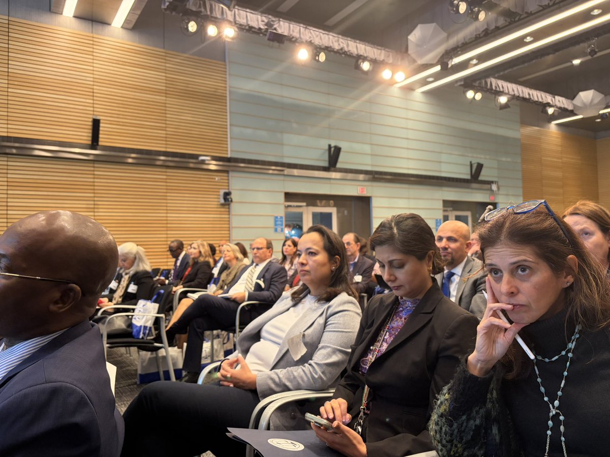 Axel van Trotsenburg tweet media