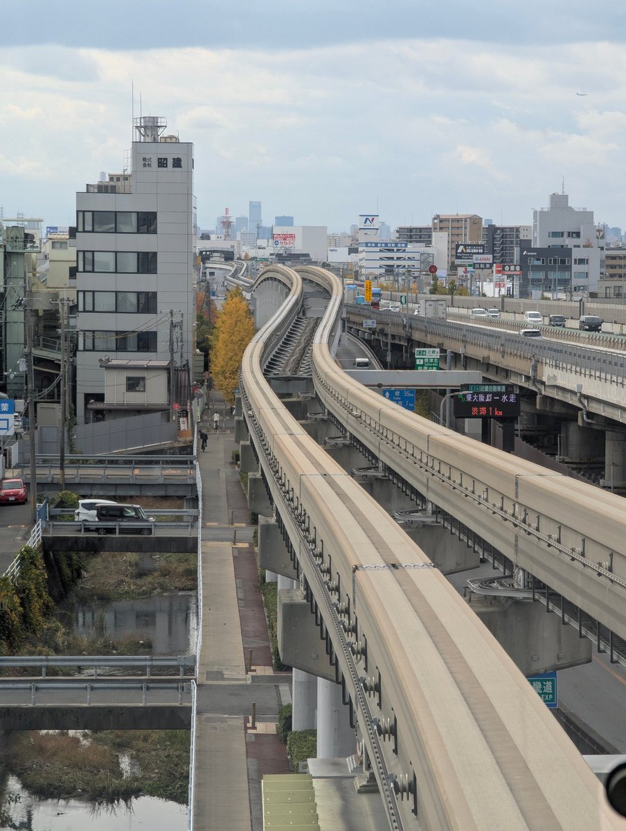 Съездил в консульство РФ в Осаке, хотел получить визу для частного визита к маме.

Вот только мой пакет документов не позволил установить, являюсь ли я собой (я и сам не уверен), и кто именно является сыном.

Буду мучать японцев, и просить побольше бумажек, о том что я — это я.
