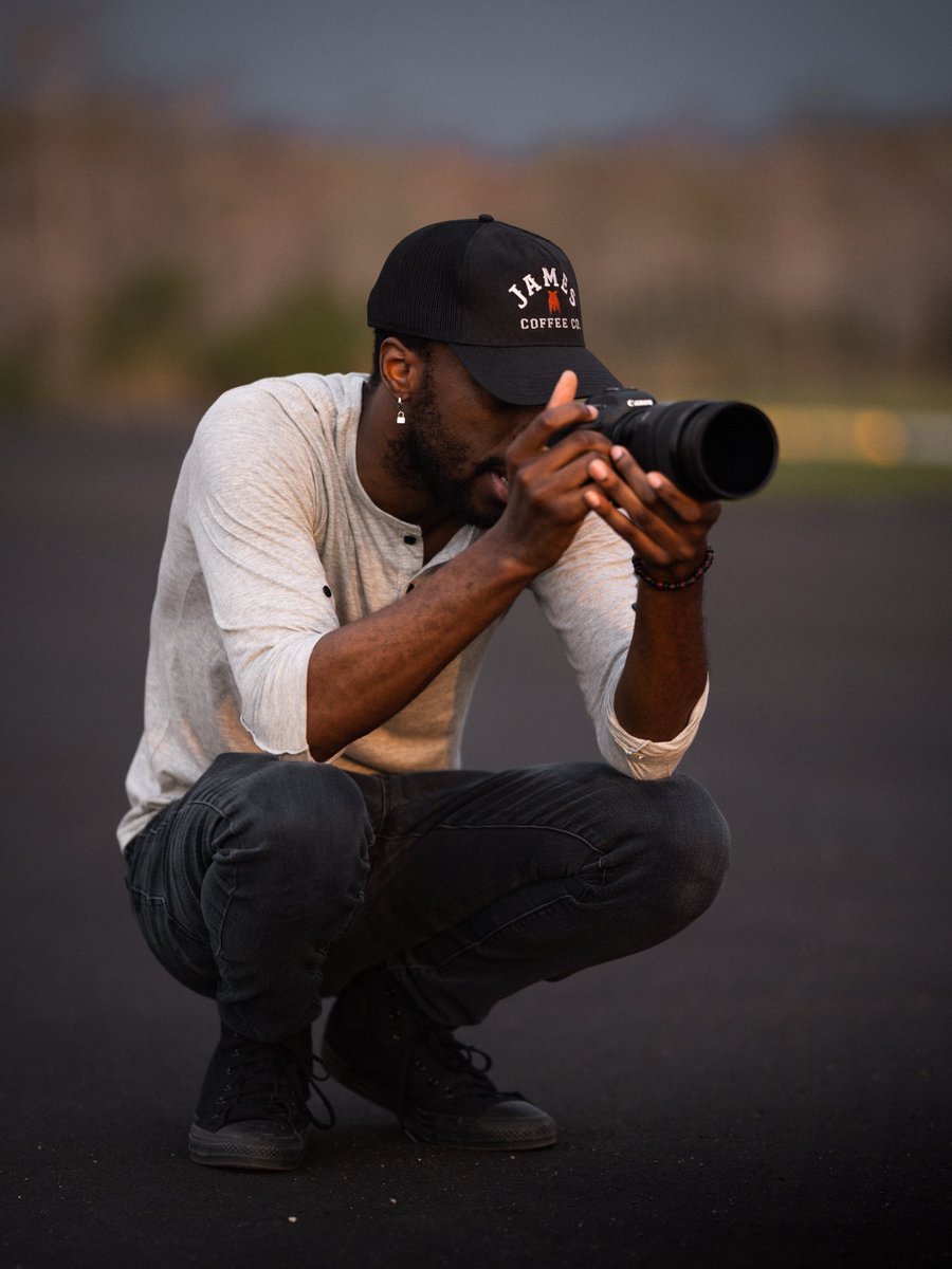 kylehuntxr's tweet image. Was at the craziest existential crossroads of my entire life. Thought I’d go into video making and decided to learn photography to bolster that. Very quickly things flipped and I saw where my heart was more passionate. 

Now I can’t imagine doing anything else.