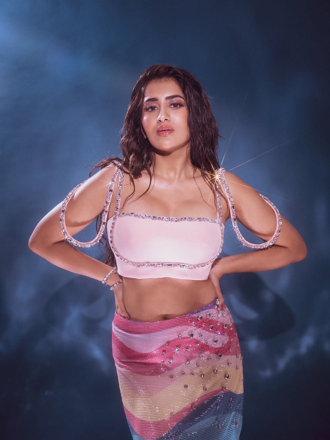 G6AL1xtbMAcsOnM?format=jpg&name=large