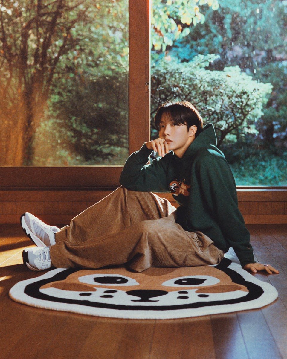 jhopeGlobaI's tweet photo. [📸] HUMAN HOPE collection photos are HERE🔥

— HUMAN HOPE Collection – Made in collaboration with j-hope of BTS
🔗 https://t.co/SiUkQkmmoF

J-HOPE X HUMAN MADE 
#jhope #jhopexHumanMade #HUMANHOPE https://t.co/eoAKH22QCg