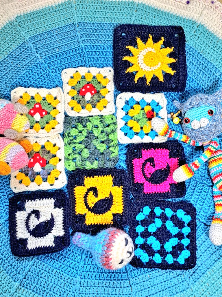 netarou_amuamu's tweet image. #Ravelry
#GrannySquareMe さんより
月🌛と太陽🌞のモチーフ(◍ ´꒳` ◍)
森の風景なマルチカバーにしたくて
水辺▶大地▶空 って雰囲気のモチーフを編んで繋ぐ予定( *´艸`)ꔛ♥