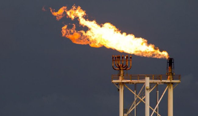 Natural gas prices dropped over 6%, falling below $4.40 after nearing a three year high, as mild short term temperatures eased immediate heating demand and significant storage levels are now 4.5% above seasonal norms.
$NGAS $UNG $FCG $KMI $EQT $WMB