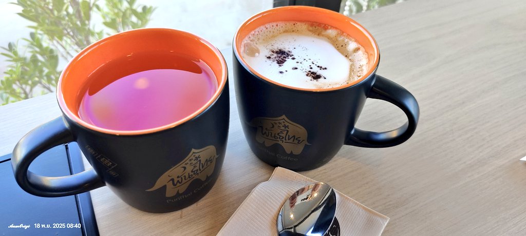 คาปูชิโน่ร้อน หวานน้อย กิ่นนี่คะ