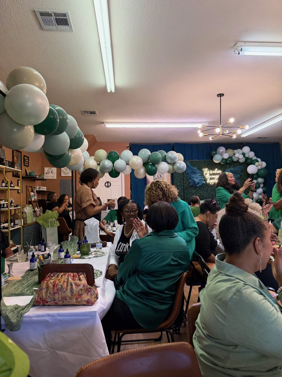 Fifty-five Cluster Link Sisters, led by the Vice Presidents of the Waco Central (TX) Chapter, with the Austin (TX), Town Lake (TX), Lone Star (TX) &amp; San Antonio (TX) Chapters, embarked on a candle-making adventure at Wick &amp; Burn Candle Bar—a Black female–owned business.

#walinks