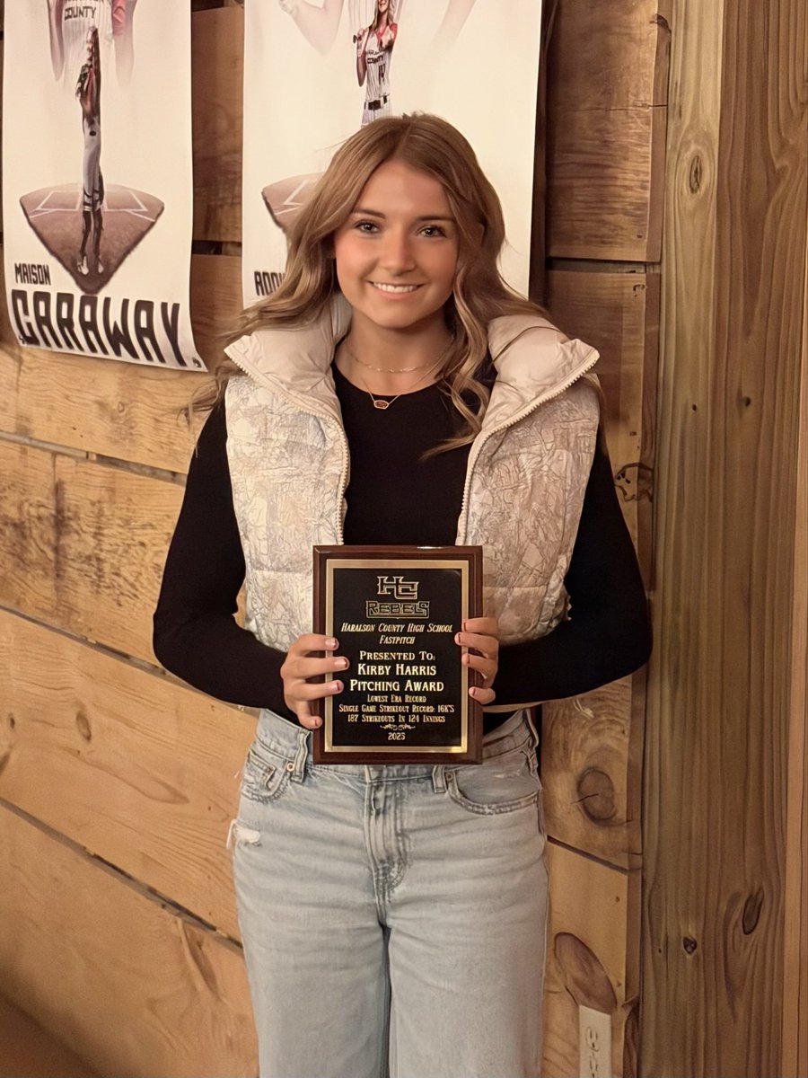 Sophomore Softball Banquet
🥎 1st Team All-Region Award
🥎 Pitching Award
       •26 Earned Runs (all season)
       •Lowest ERA (school record)
       •Single game strikeout record (16)
       •187 strikeouts 2025 
       (386 total for 2024 and 2025)
🥎2nd year varsity