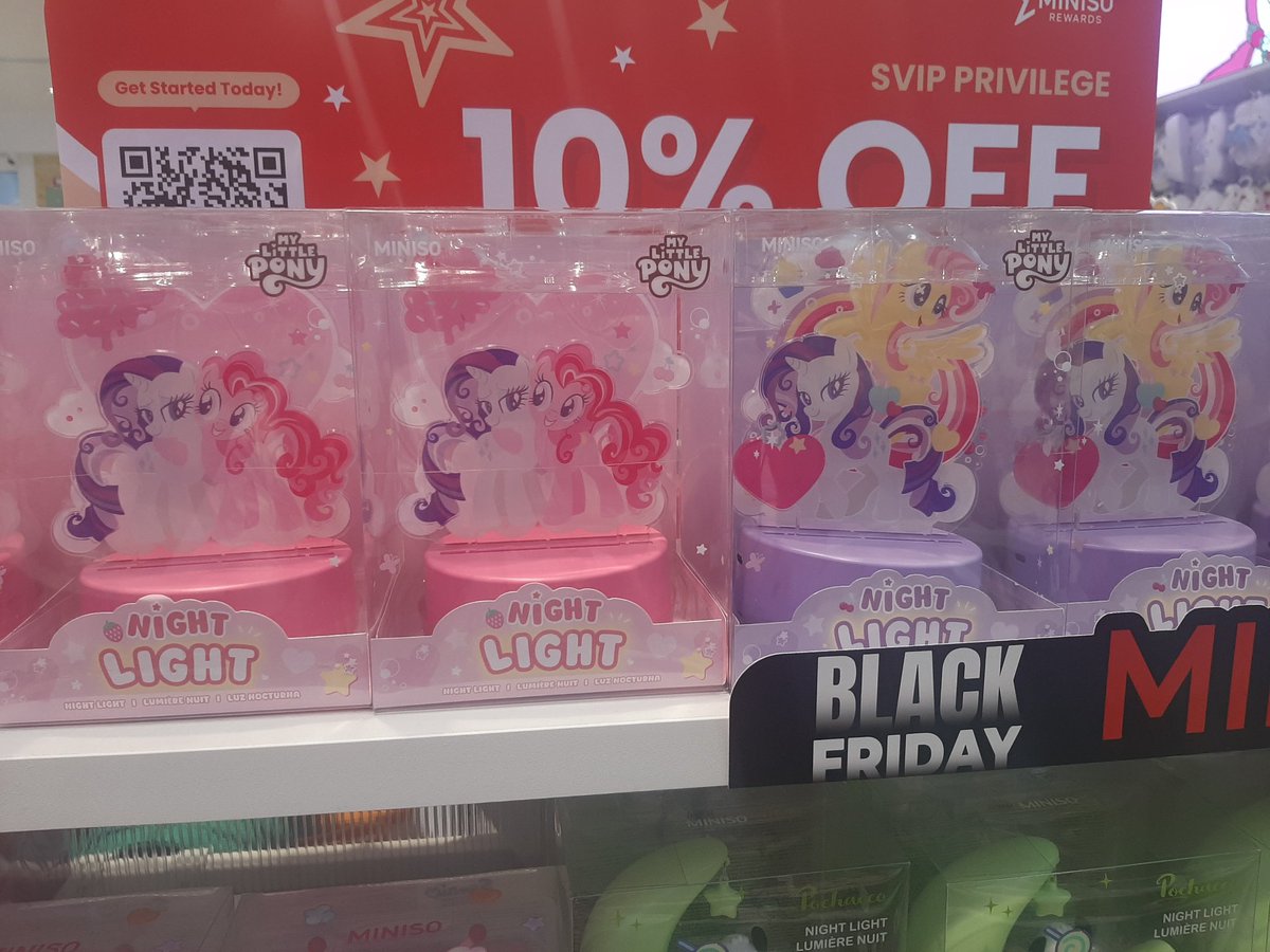 lunasavemepls's tweet image. everypony loves Rarity