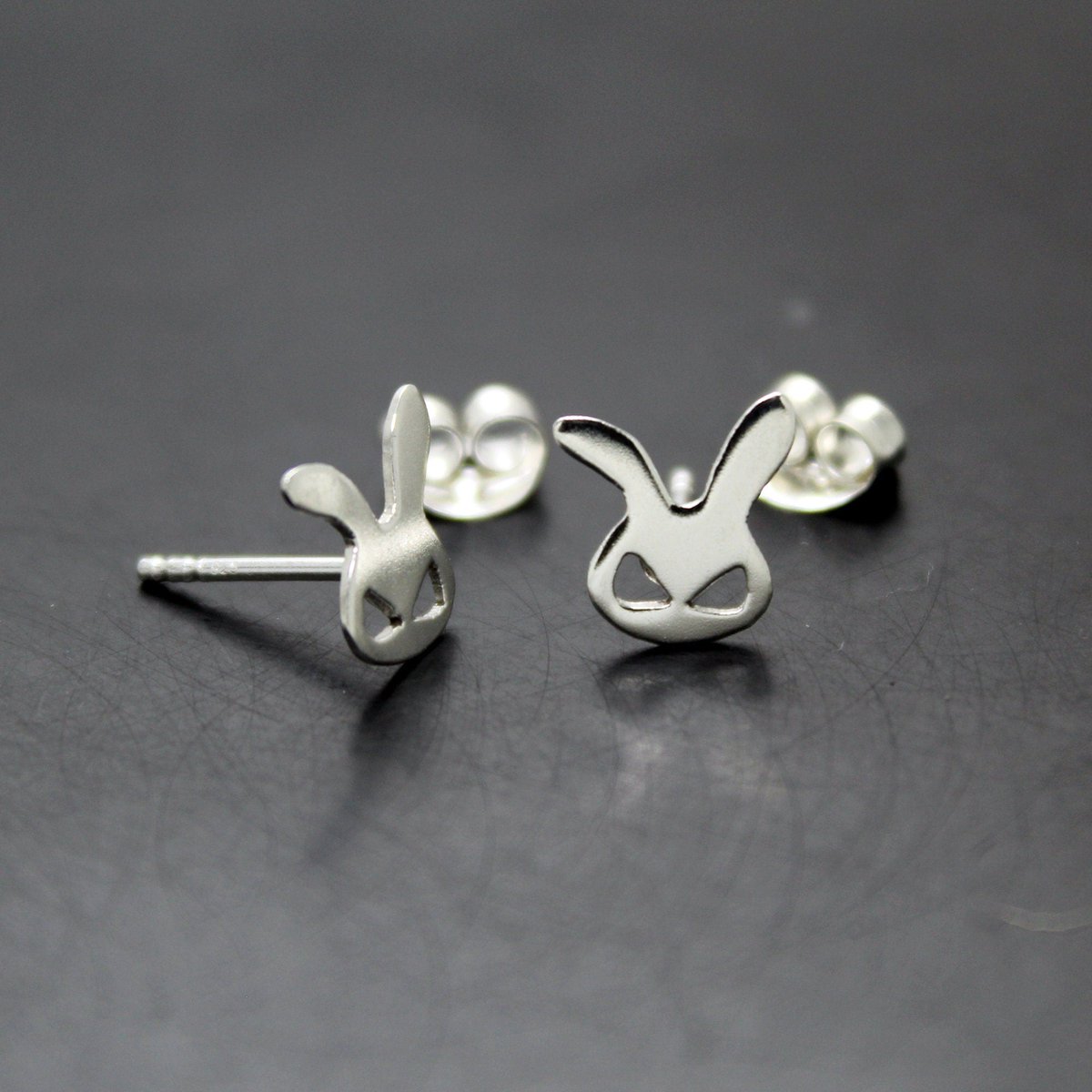 HammerRoad_Shop's tweet image. Unos #pendientes ideales para sorprender y echar unas risas, que no somos tan buenos/as...😜, unos #Conejitos 🐰 #Diabólicos de plata 925

👉 bit.ly/3w6uar1

#plata925 #joyeríaartesanal #hechoamano #envíogratis