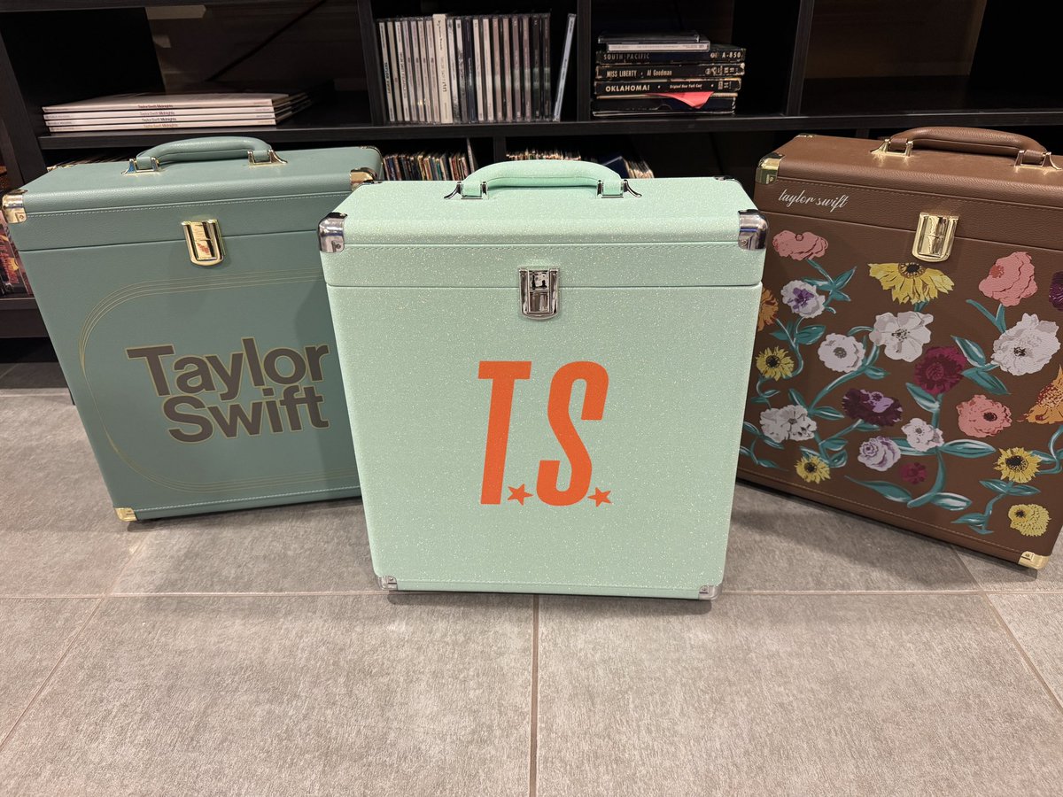 She’s here and she’s GORGEOUS! So sparkly 🤩🤩