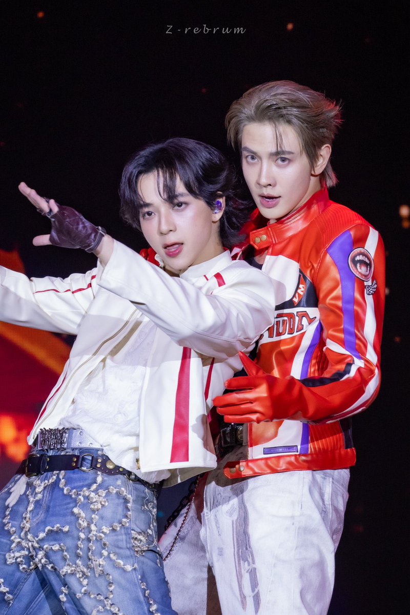 mmandmkb's tweet image. โพถูกต้อง คอสตูมถูกต้อง ให้อวยไปอีก 10 วันยังไหวเลย

#MaxkyBas1stFM