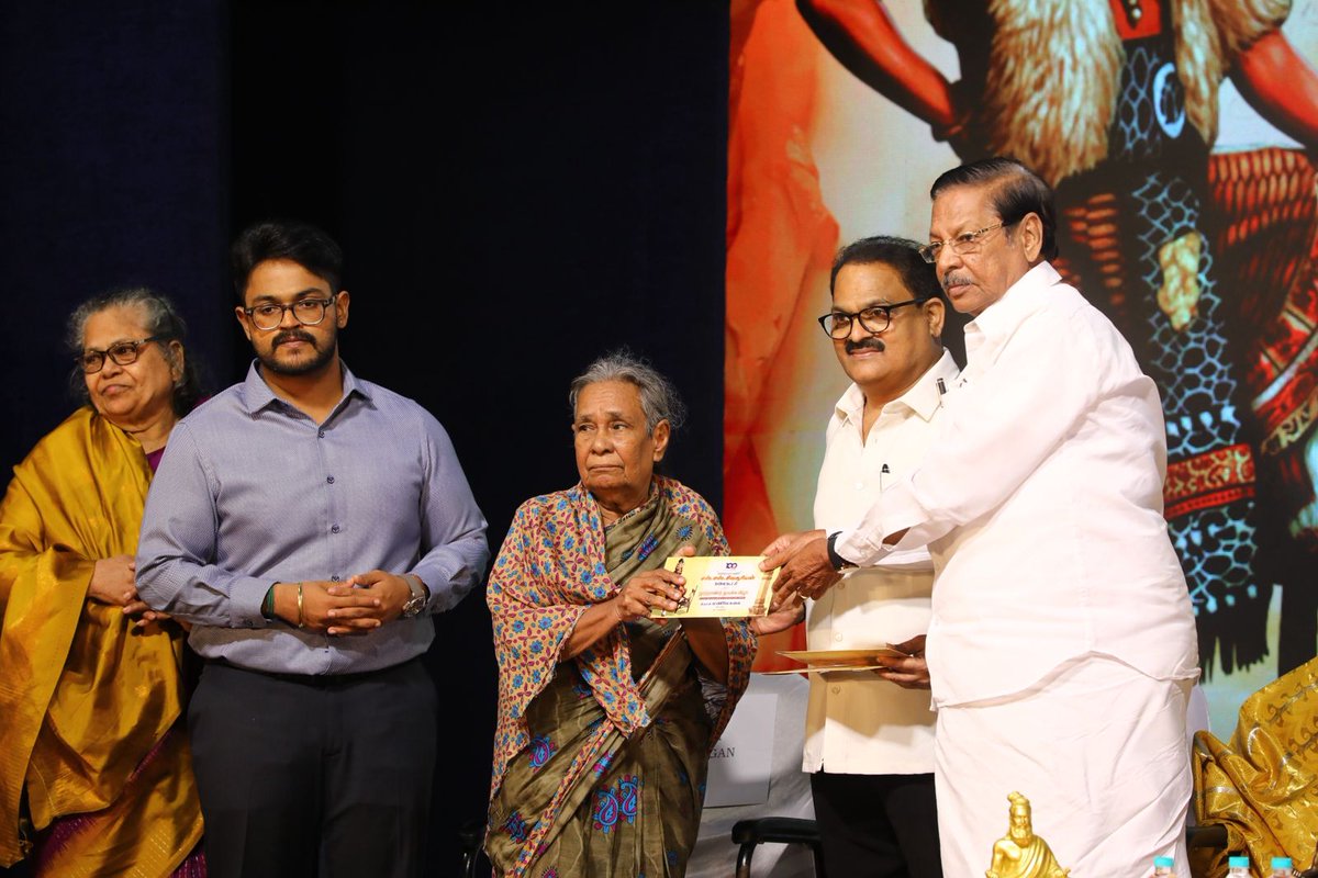 imjaiindian's tweet image. கலைமாமணி எஸ். எஸ்.சிவசூரியன் நூற்றாண்டு தொடக்க விழா.. #ssshivasuri #vishal  #karthi

trendingcinemasnow.com/ss-sivasuris-c…