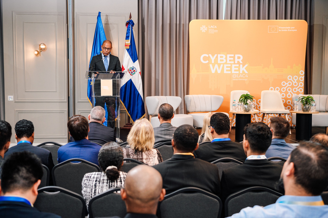 LAC4_EUCN's tweet image. #CyberWeekLAC4 under the theme borderless resilience has officially started!

👉 🔗  Read the overview of the opening remarks and high-level CERT panel discussion on our website: lac4.eu/cyberweeklac4-…