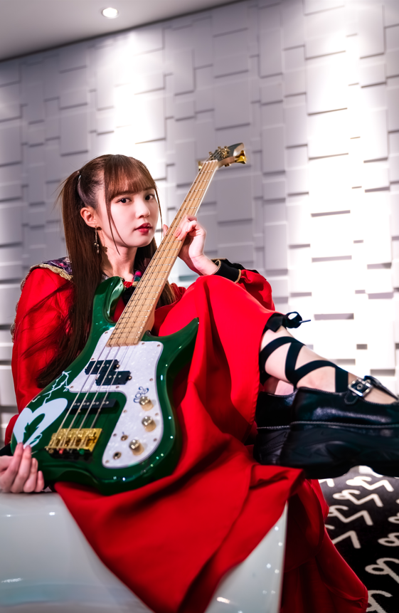 Ampeg_jp's tweet photo. ＼✨MINAさんがAmpegアーティストページに登場💫／ 

East Of Eden等 様々な分野で活躍されているMINAさん🌟
Ampegとの出会いや使い方のコツをお話し頂いています💥
今すぐチェック👩‍👩‍👧‍👦🧐

@mina_bass3737 
#MINA
#Ampeg
#Liquifier
▼Ampegアーティストページ▼
https://t.co/SUfFSTjUKv https://t.co/J0FGj8tEaw