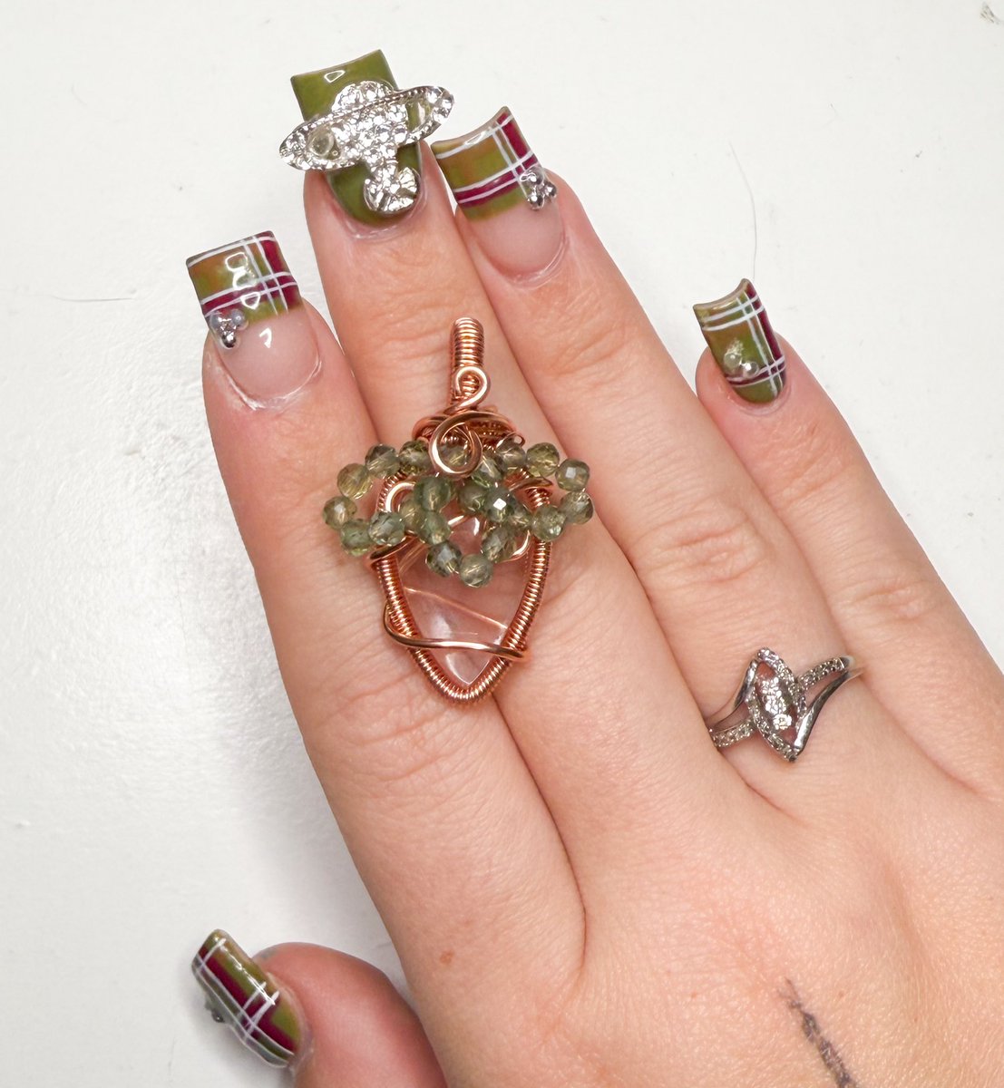 mildhippie's tweet image. 🍓 GIVEAWAY 🍓

giving away this crystal strawberry pendant!!! 
🍓✨🌸

to enter:
🩷follow me
🩷like &amp;amp; repost
🩷tag a friend for an extra entry
🩷 repost my pinned for an extra entry 

open internationally 🌎
closes November 21st! ✨