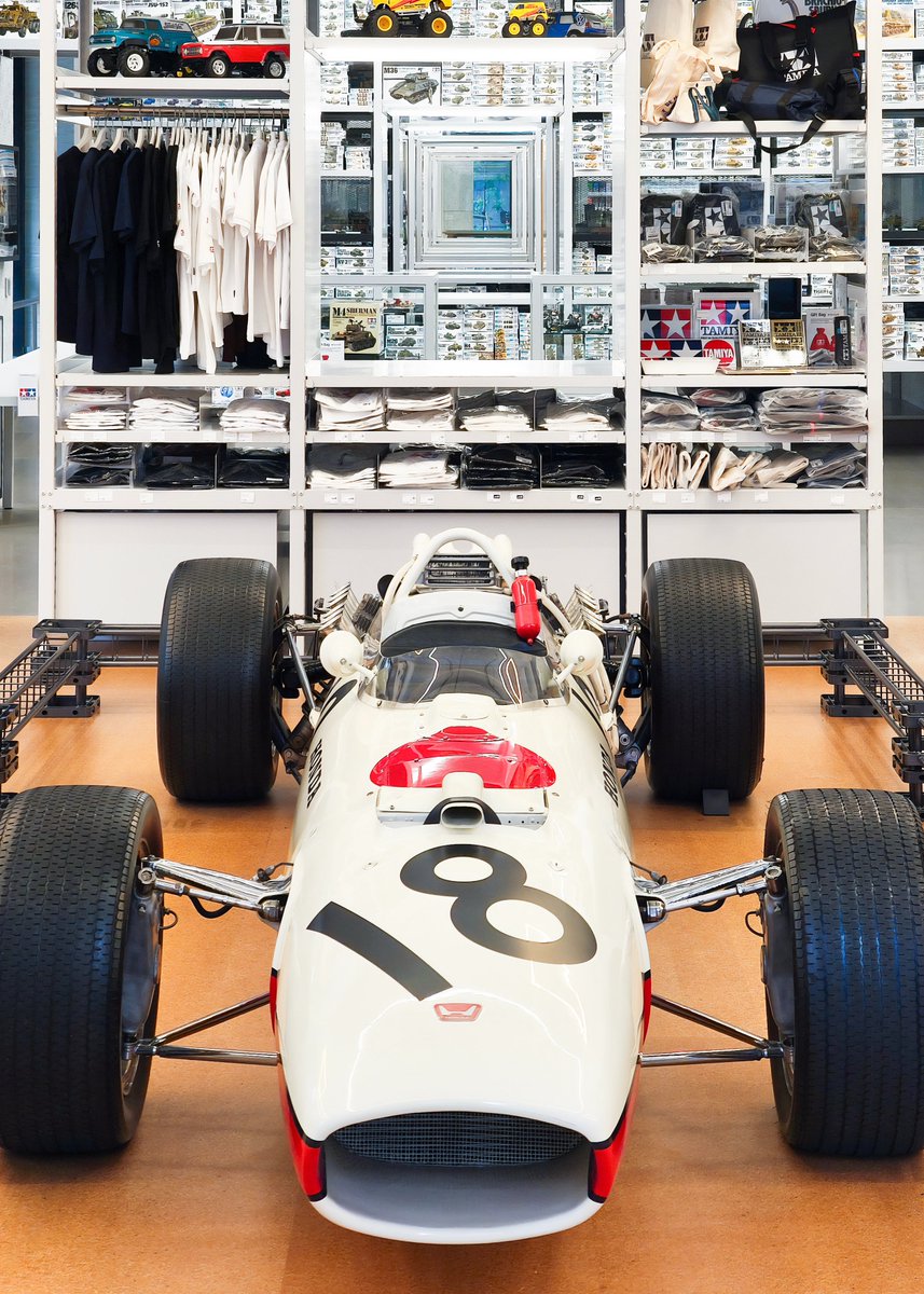 TAMIYA_TOKYO's tweet image. 《HondaとTAMIYAの世界展》
ただいまTAMIYA TOKYOでは、実車「Honda RA273」を特別展示中です。

名車の迫力を間近でご覧いただける貴重なチャンス。この機会をどうぞお見逃しなく！

⬇️詳しくはこちら
tamiya-plamodelfactory.co.jp/docs/202511060…

📅展示は2026年3月9日まで
※期間中「1/1エアロ…