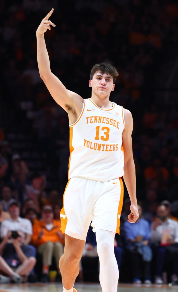 RyanCloudSports's tweet photo. #Tennessee leads Rice, 39-26, at the half. A decent half by the Vols is overshadowed by the injury to JP Estrella. #PrayersforJP #Vols

Photo by Tennessee Basketball https://t.co/Mj6zijYkwu